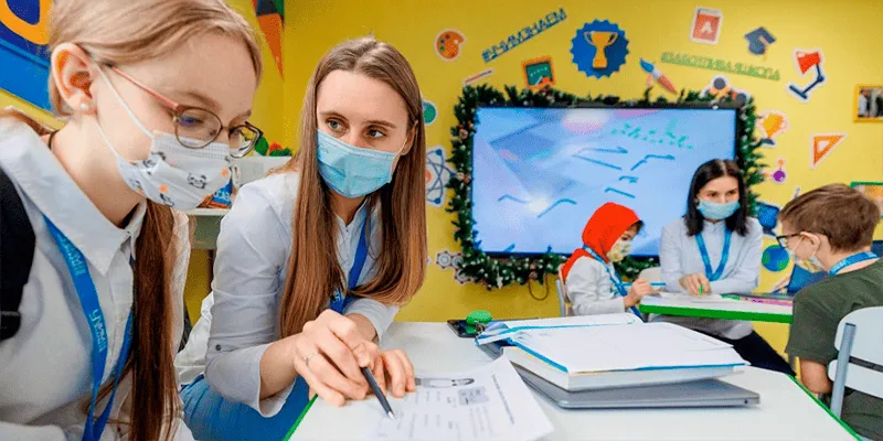 Открытие госпитальной школы в ДНР: столичный проект «УчимЗнаем»