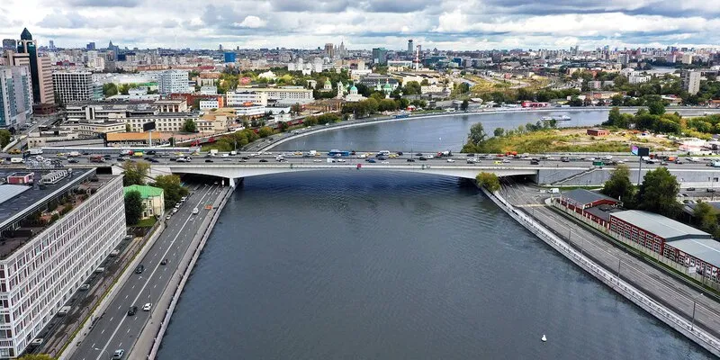 В Москве начали ремонтировать набережные