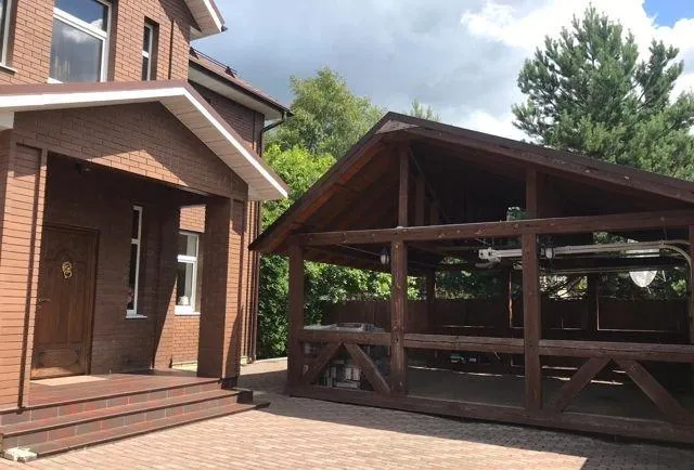 Дом, 320 кв.м на участке 10 сот