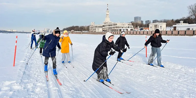 У Северного речного вокзала открыли уникальную лыжную трассу по акватории канала имени Москвы