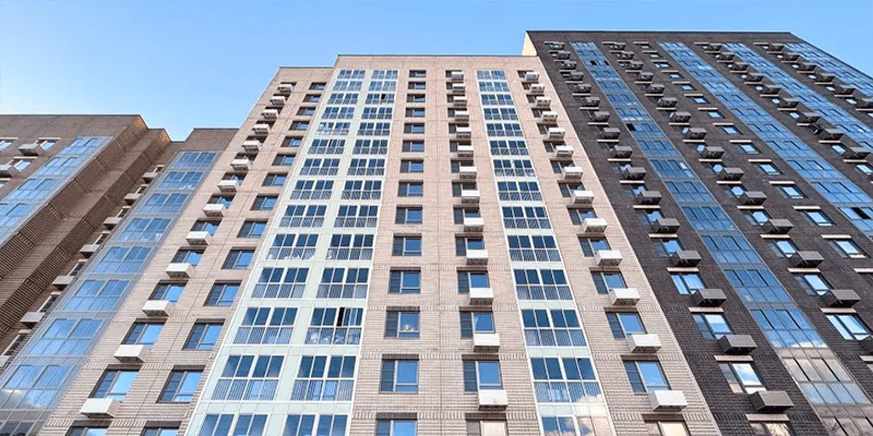 На Люблинской улице продают пять коммерческих помещений в новом доме