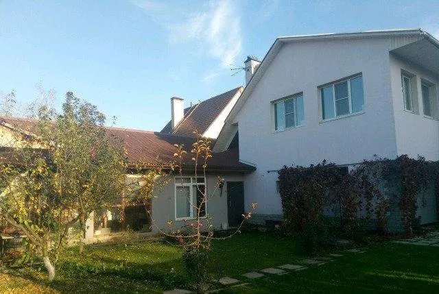 Дом, 330 кв.м на участке 6 сот