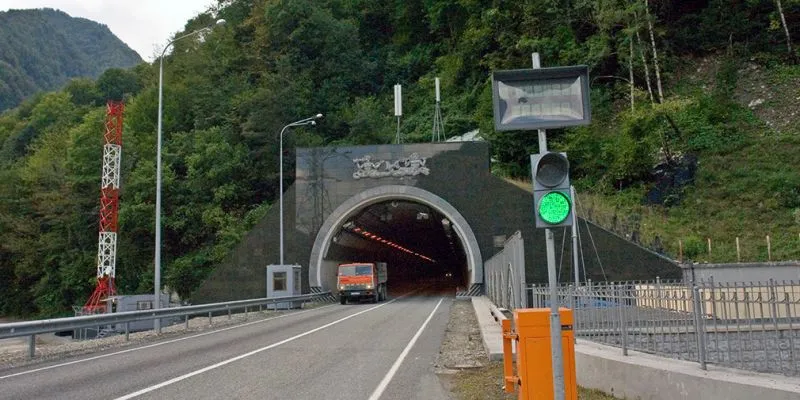 В Сочи начали строить первый тоннель на обходе Адлера