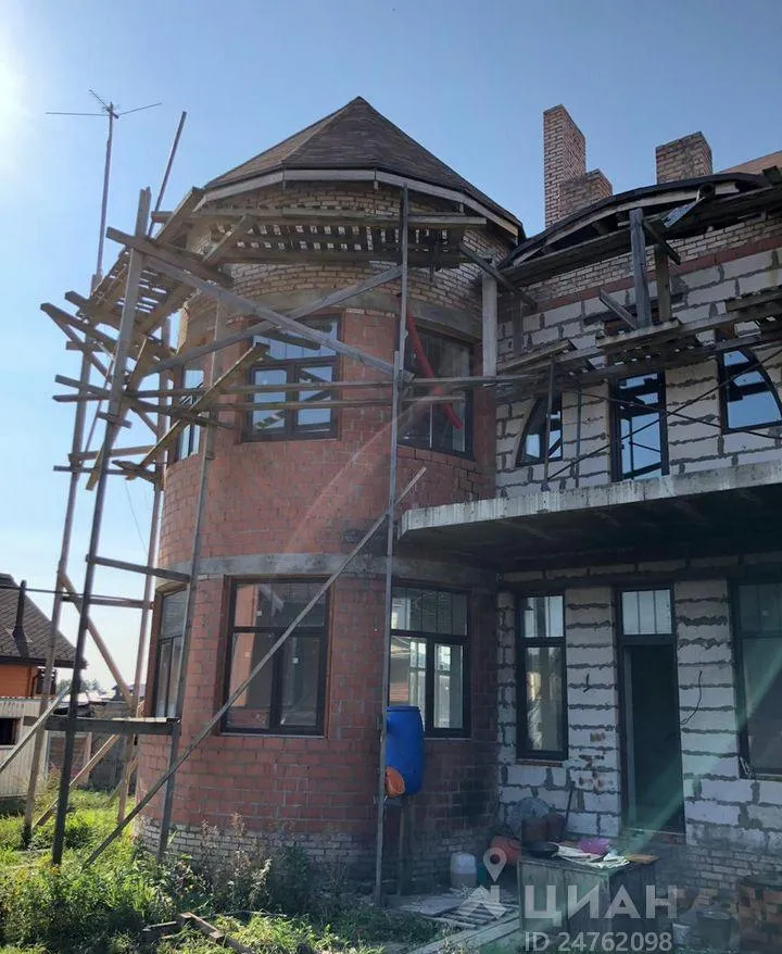 Дом, 367 кв.м на участке 9.83 сот