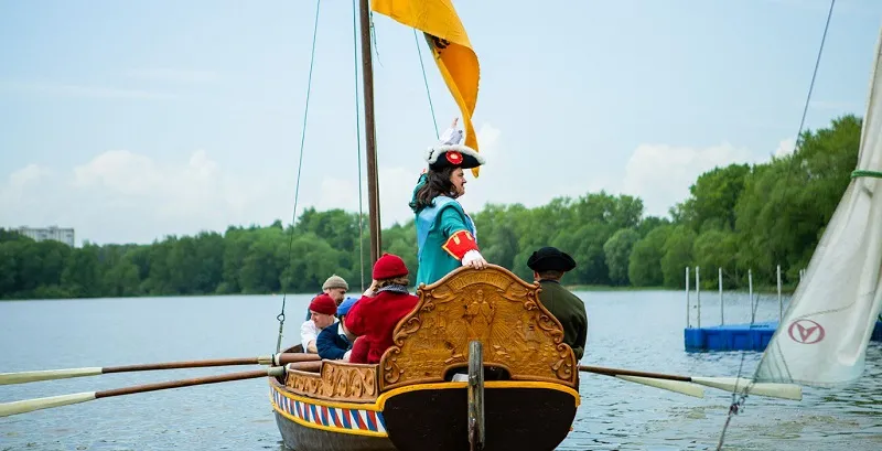 Фестиваль Петровская эпоха в Измайлово 14 сентября: Бал, карета, мастер-классы