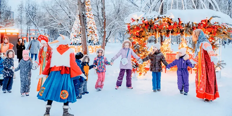 Полная программа Масленицы в Москве: блины, хороводы и бои подушками