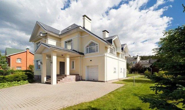 Дом, 373 кв.м на участке 15 сот