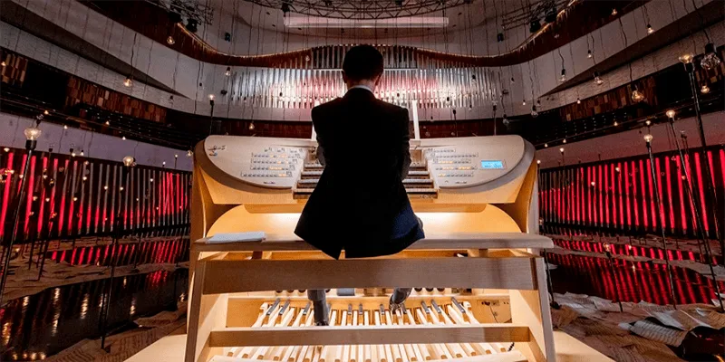 Афиша выходных: орган, императорские романсы и пластическая драма