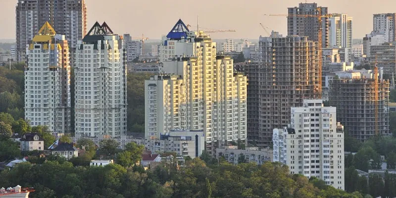 Недвижимость в России продолжает дешеветь