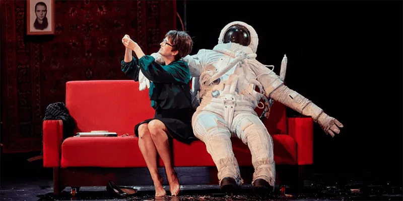 Спектакль «Космос» с Викторией Исаковой 9 апреля | Театр Пушкина