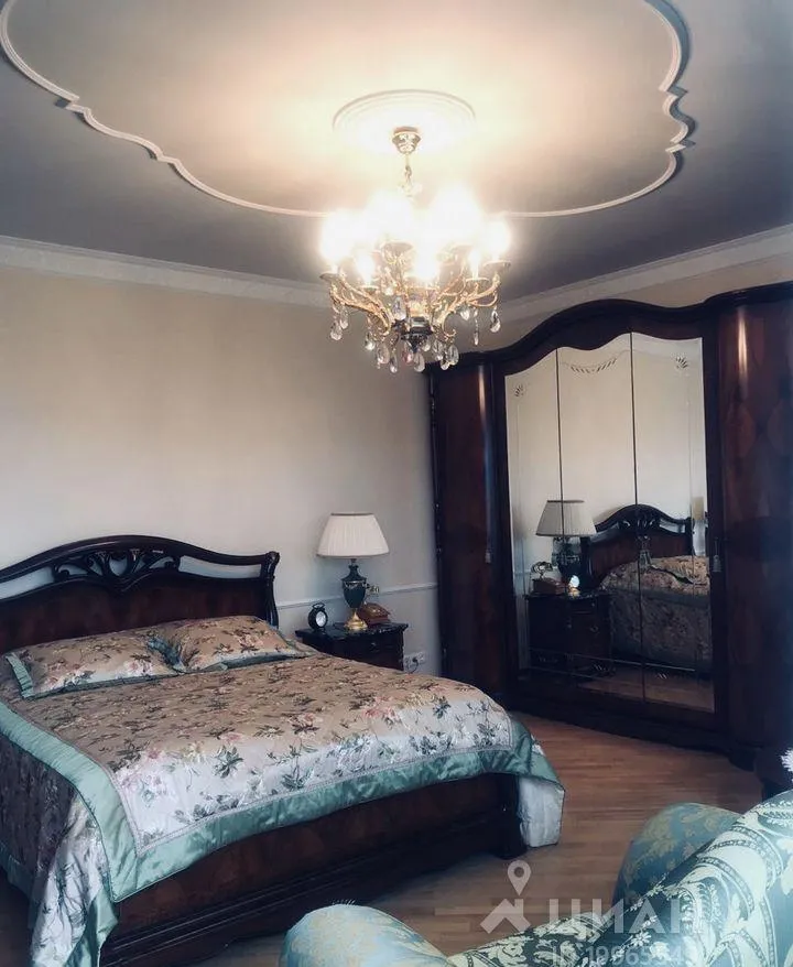 Дом, 1110 кв.м на участке 220 сот