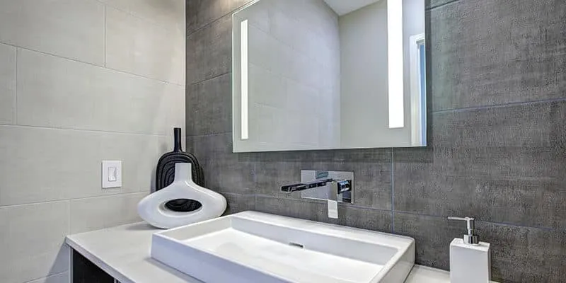 Зеркала с подсветкой: важные особенности и тренды при выборе