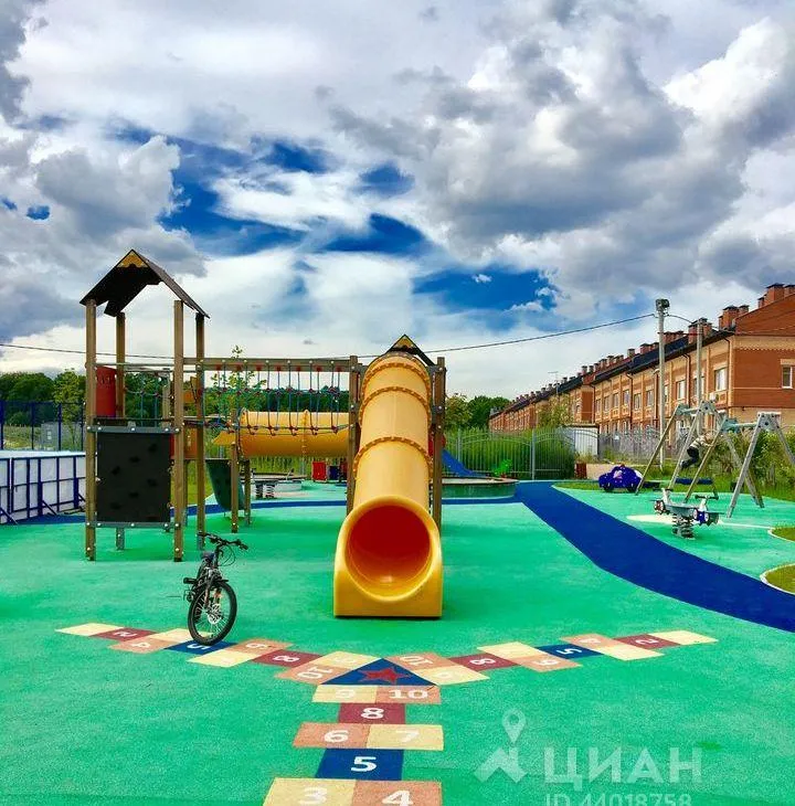 Дом, 139 кв.м на участке 1 сот