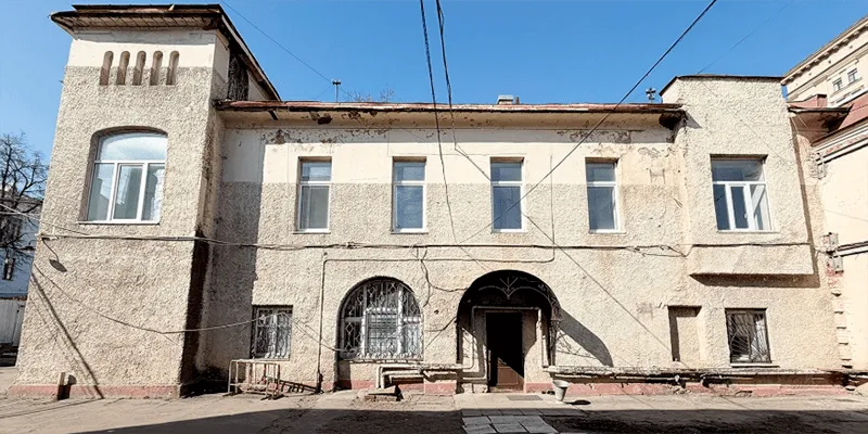 Сюрприз реставраторам: под современной обшивкой скрывалась подлинная печь из дома работы Шехтеля
