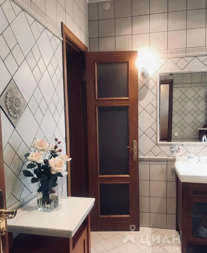 Дом, 1110 кв.м на участке 220 сот