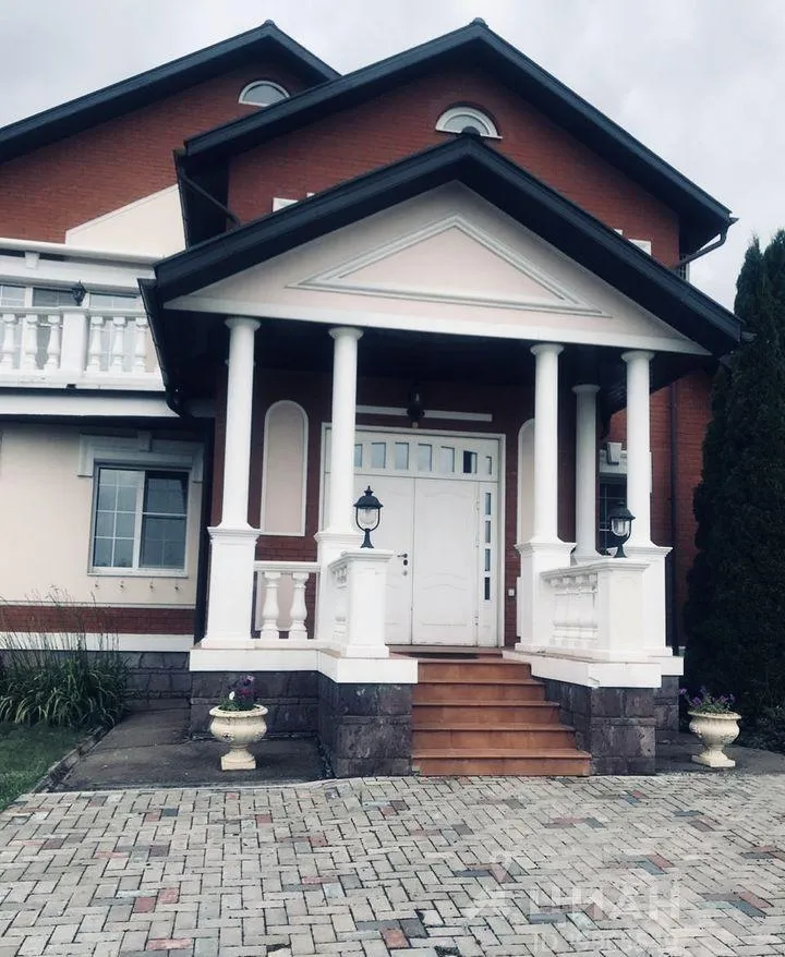 Дом, 1110 кв.м на участке 220 сот