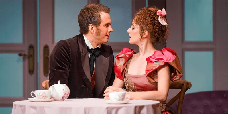 «Нежное сердце» в Театре Олега Табакова — водевиль с песнями, снегом и тремя невестами | Билеты на «Мосбилете»