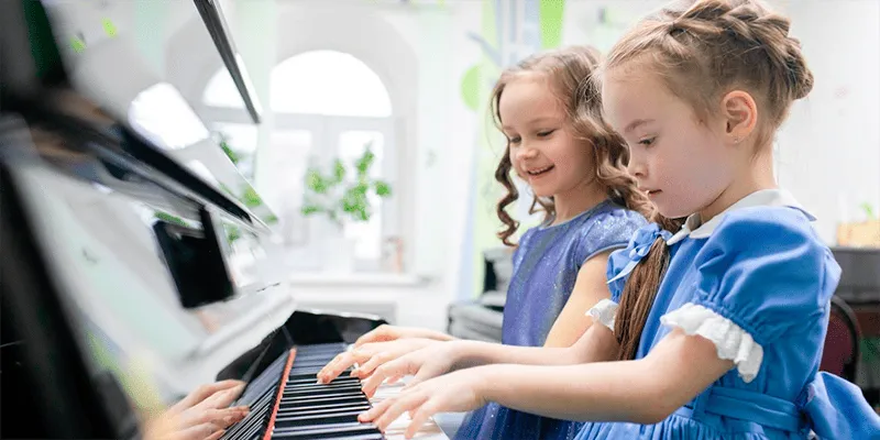 Приёмная кампания в школы искусств Москвы 2026 | mos.ru с 15 апреля по 15 мая