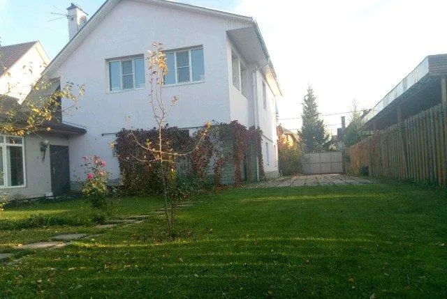 Дом, 330 кв.м на участке 6 сот