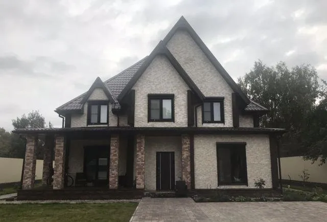 Дом, 260 кв.м на участке 8 сот