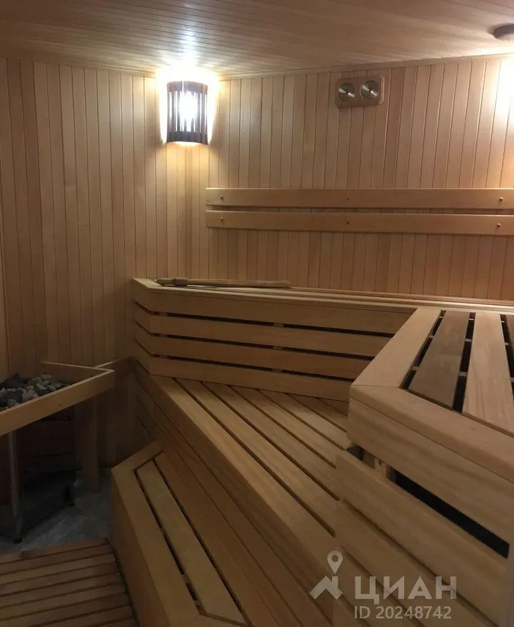 Дом, 320 кв.м на участке 13 сот