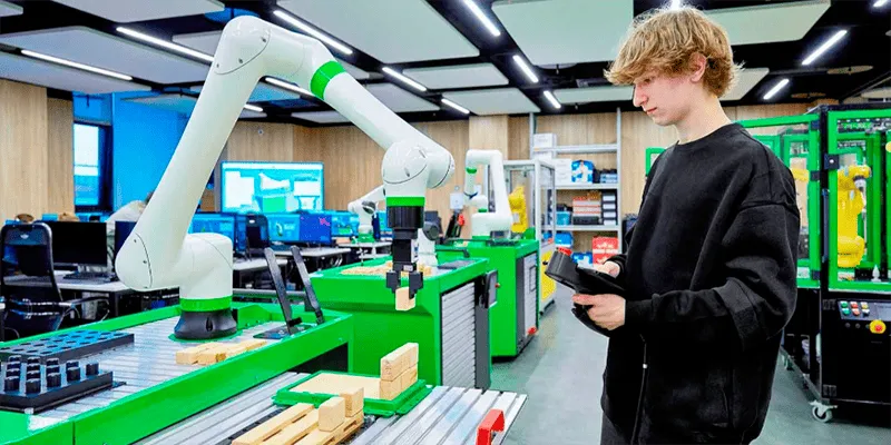 Семь инновационных колледжей на 60 тысяч студентов: Собянин анонсировал новую сеть в Москве