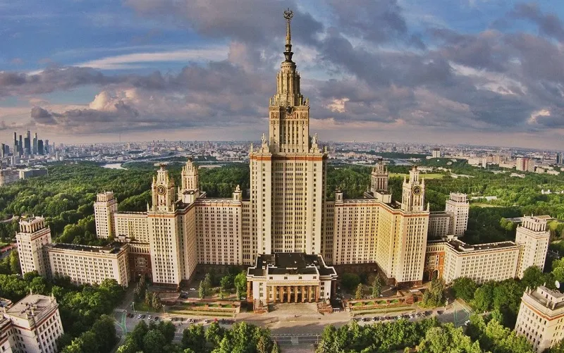 Сталинки, брежневки и хрущевки: плюсы и минусы