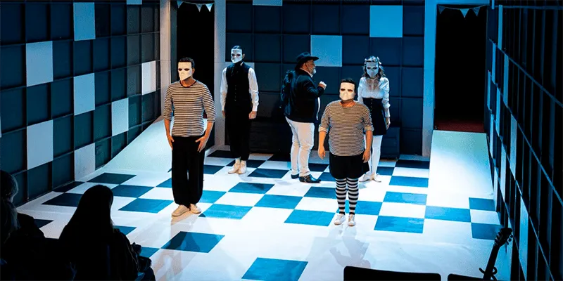 Спектакль «Странный господин» — комедия-удовольствие от театра «Человек»: афиша Москвы