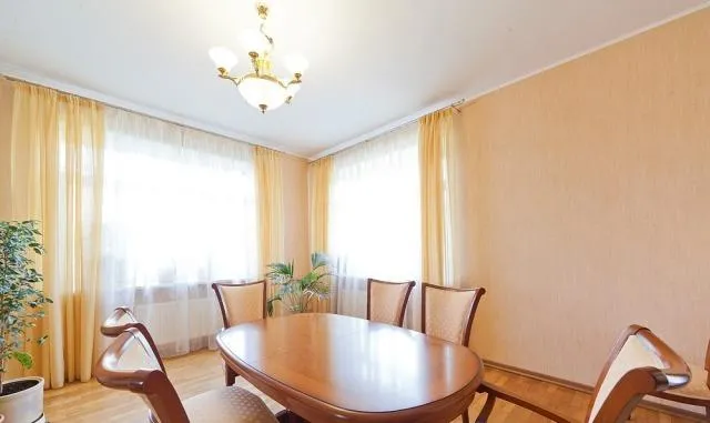 Дом, 373 кв.м на участке 15 сот