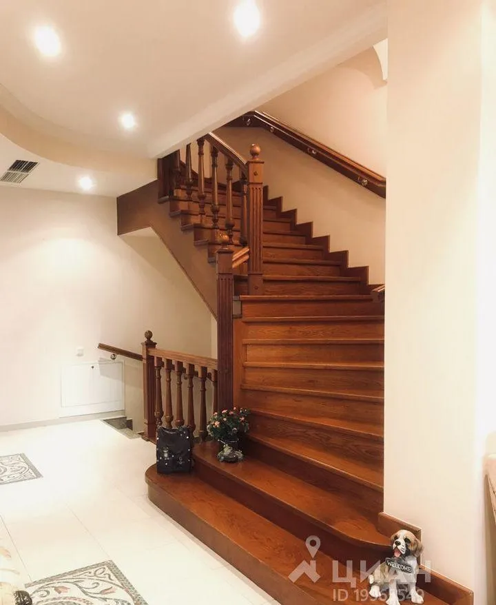 Дом, 1110 кв.м на участке 220 сот