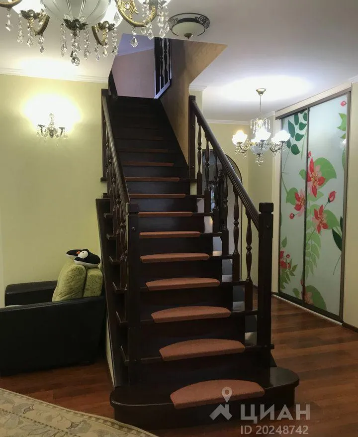 Дом, 320 кв.м на участке 13 сот