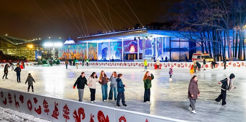 Бесплатный каток на Воробьевых горах в Москве: как попасть и что ждет гостей