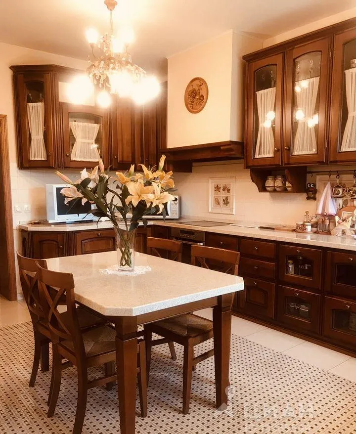 Дом, 1110 кв.м на участке 220 сот