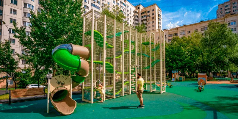 Свыше двух тысяч московских дворов благоустроят в 2026 году с учетом пожеланий жителей