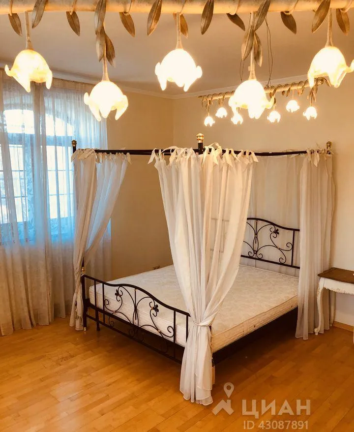 Дом, 350 кв.м на участке 14 сот