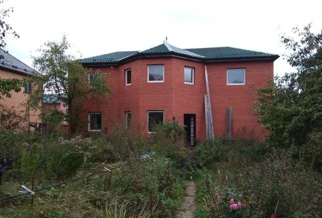 Дом, 205 кв.м на участке 8 сот