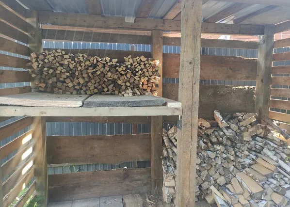 Установка полок дровника