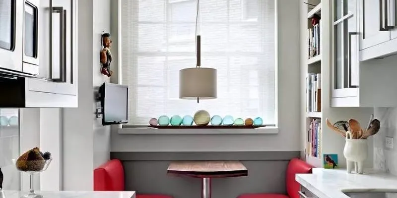 Обеденный стол на кухне площадью 7 м.jpg