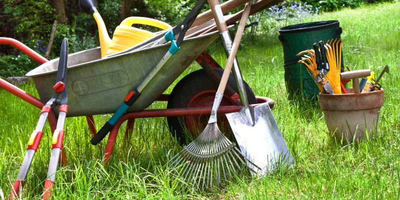 Подготовка инструментов к дачному сезону.png