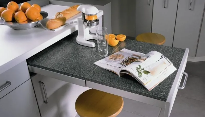 Кухонная мебель с выдвижными столешницами.jpeg