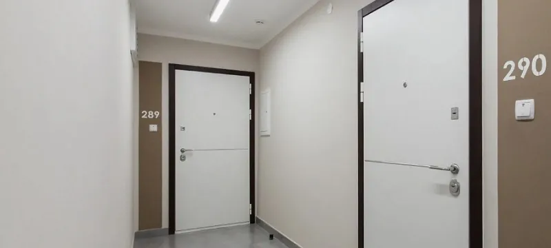 Входная дверь в новостройке