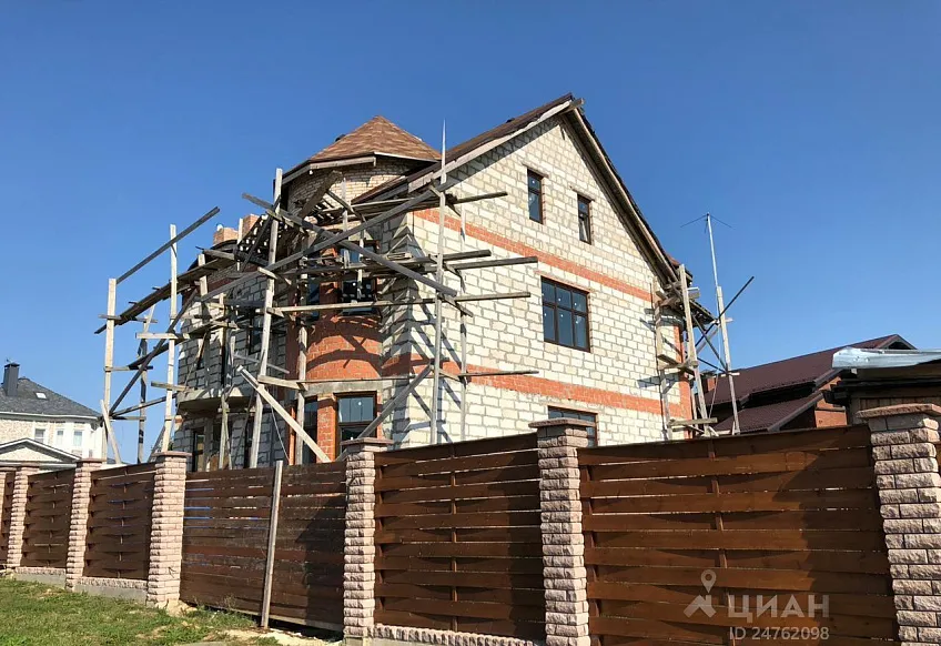 Дом, 367 кв.м на участке 9.83 сот