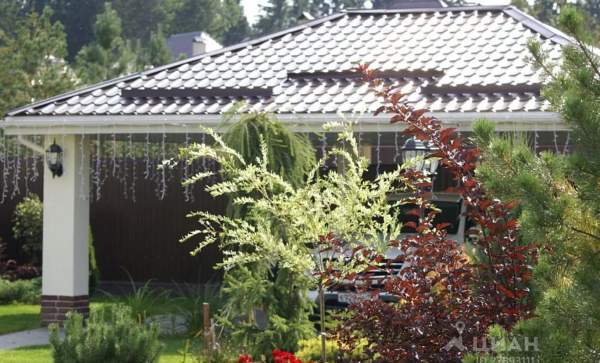 Дом, 330 кв.м на участке 8 сот