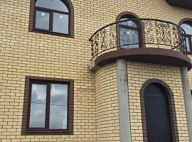 Дом, 230 кв.м на участке 8 сот