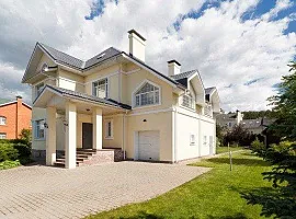 Дом, 373 кв.м на участке 15 сот