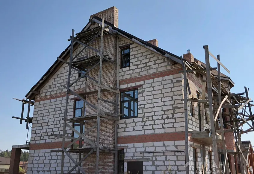 Дом, 367 кв.м на участке 9.83 сот