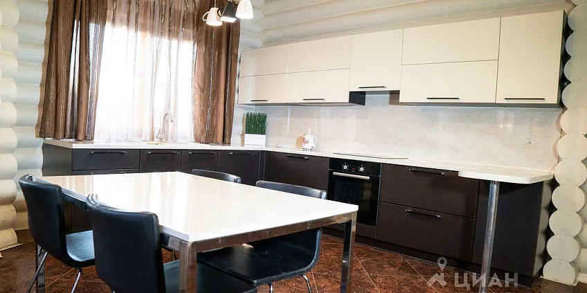 Дом, 237 кв.м на участке 10.7 сот