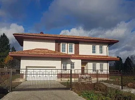 Дом, 360 кв.м на участке 25 сот