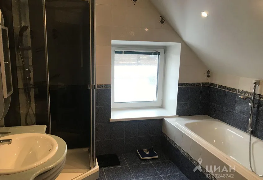 Дом, 320 кв.м на участке 13 сот