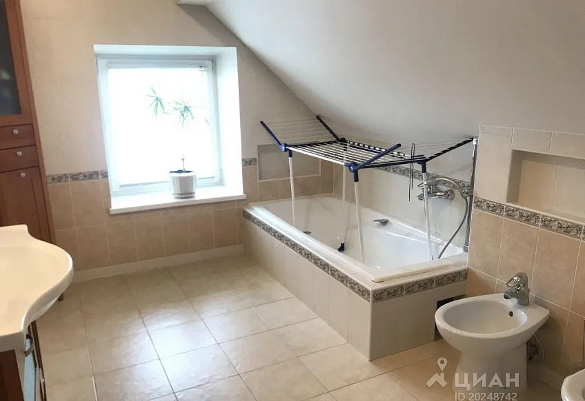 Дом, 320 кв.м на участке 13 сот